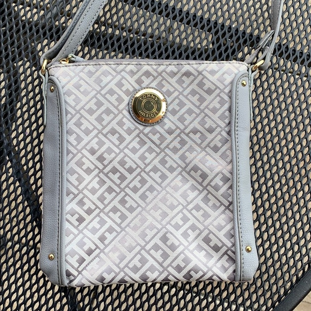 grey tommy hilfiger purse